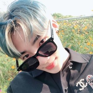 Meet your Posher, Phia